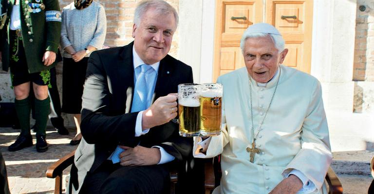 Papa emérito Bento XVI celebra seus 90 anos com muita cerveja