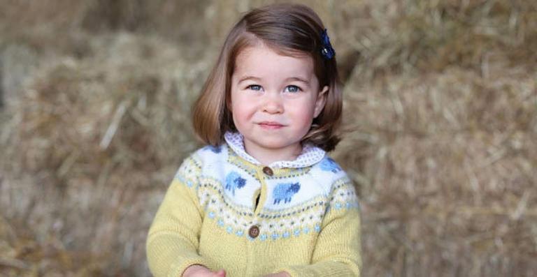 Família real mostra nova foto da princesa Charlotte