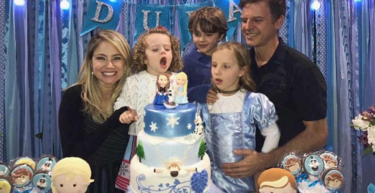 Juliana Baroni comemora o aniversário da filha, Duda
