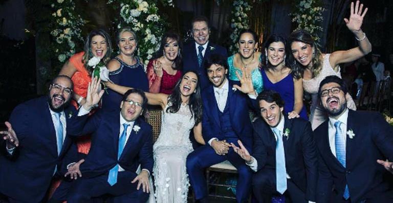 Silvia Abravanel mostra foto da família reunida no casamento de Patricia Abravanel