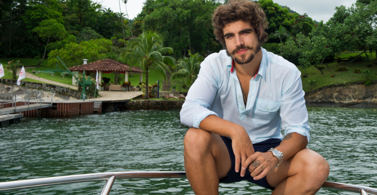 No ar em Novo Mundo, Caio Castro fala de sua verdade: ‘Não me importo muito com o que vão achar’