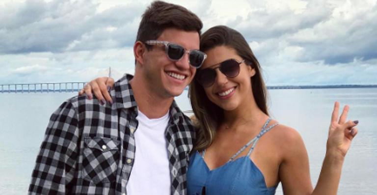 Ex-BBB Vivian leva Manoel para conhecer Manaus