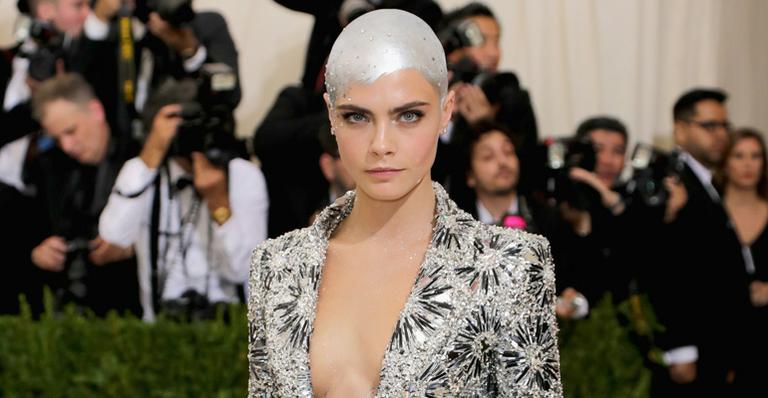 Careca, Cara Delevingne rebate comentários sobre padrões de beleza