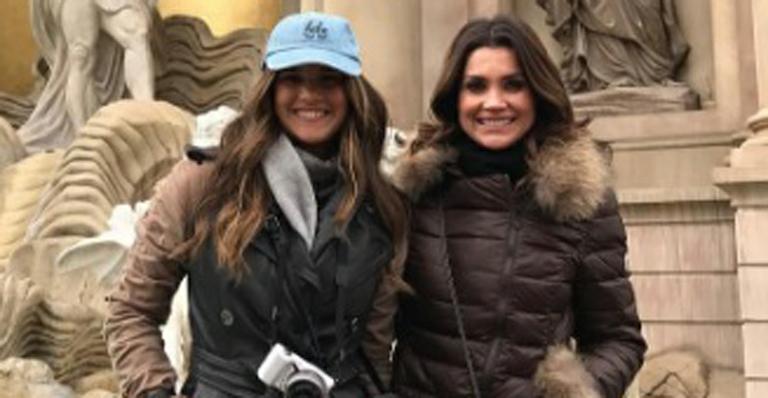 Flávia Alessandra mostra presente dado por Giulia Costa para o Dia das Mães