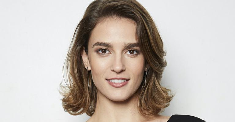 Priscila Steinman caracterizada como a advogada Laura em 'Questão de Família'