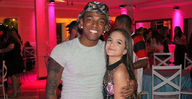 Mel Maia comemora seus 13 anos em festa com Nego do Borel
