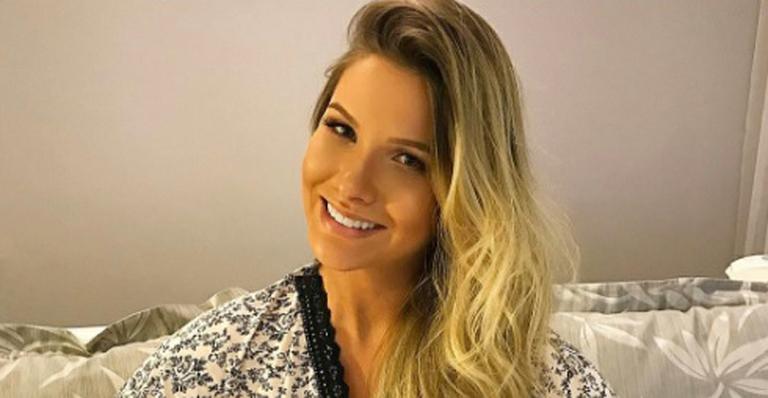 Andressa Suita exibe lindo barrigão de grávida em aula de pilates