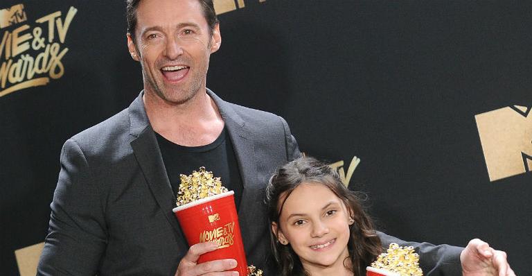 Hugh Jackman e Dafne Keen celebram parceria em ‘Logan’