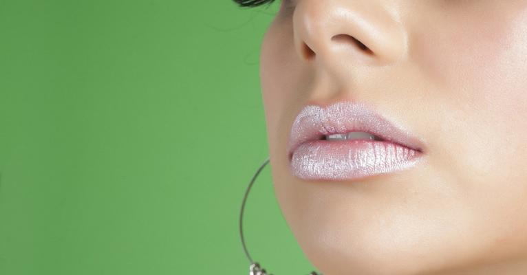 Lábios molhados e a volta do gloss: veja a tendência de make para a boca no inverno 2017