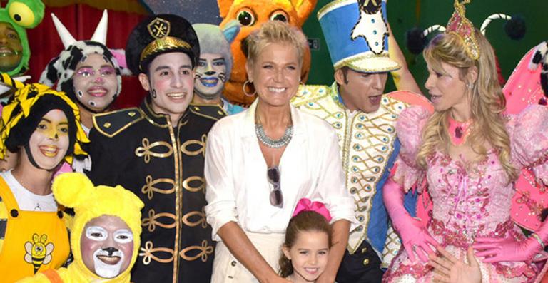 Após susto no avião, Xuxa viaja para Teresina
