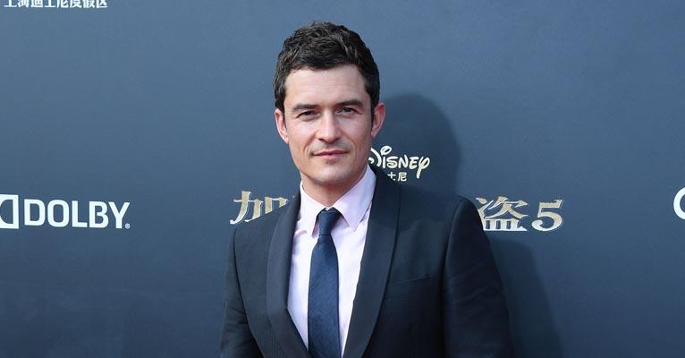 Na China, Orlando Bloom marca presença na pré-estreia de ‘Piratas do Caribe’