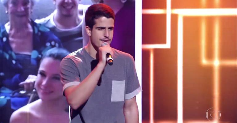 Enzo Celulari rouba a cena após participação em programa de TV