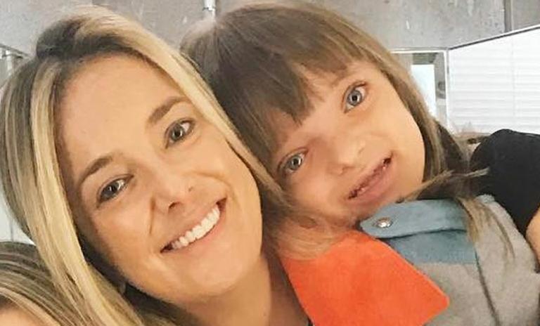 Aos 7 anos, Rafa Justus aparece de salto alto e ganha elogio da mãe: ‘Tá chique’
