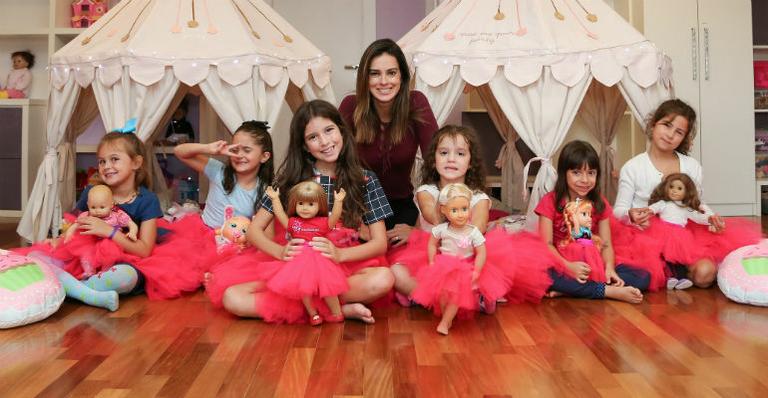 Vera Viel e suas filhas curtem Chá de Bonecas