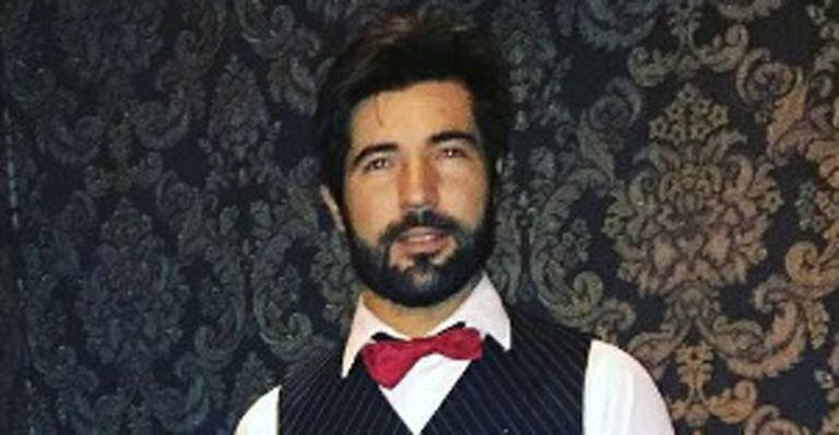 Sandro Pedroso rebate críticas ao seu trabalho de garçom: “Pobres de espírito”