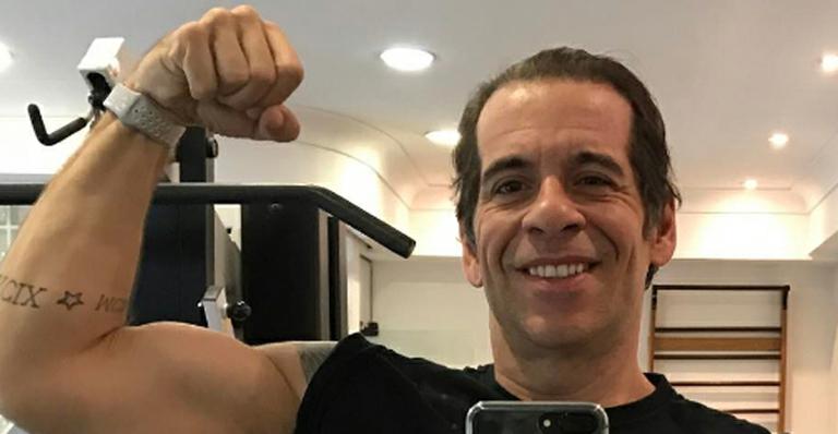 Leando Hassum exibe os músculos após treino: “Vida nova”
