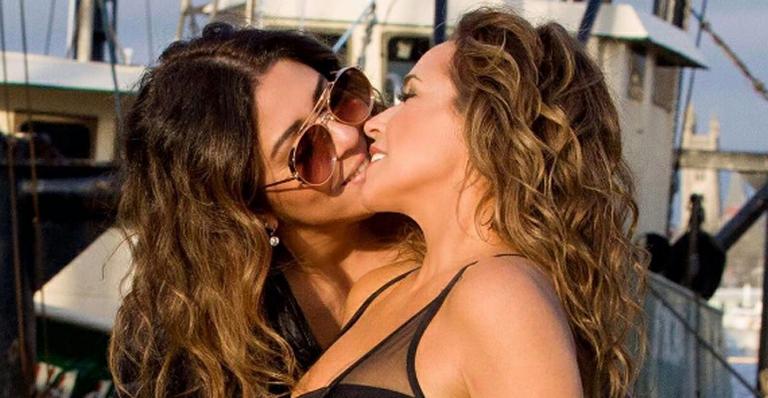 Daniela Mercury se declara para a esposa e faz protesto