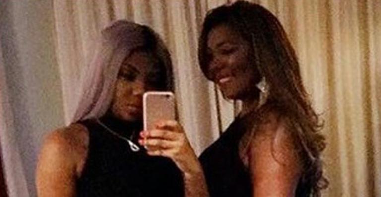 Mãe de Ludmilla rouba a cena e esbanja toda sua beleza ao lado da filha