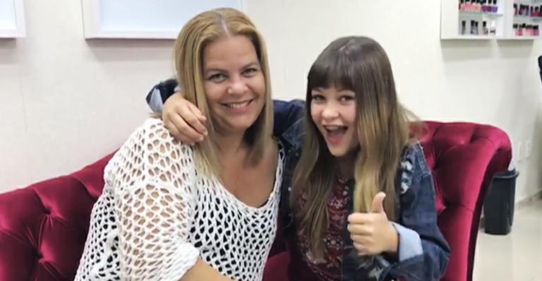 Nikki Meneghel tem dia de beleza ao lado da mãe