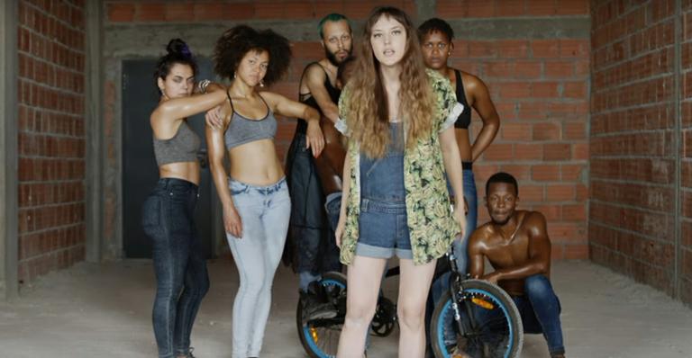 Mallu Magalhães lança música e clipe de novo disco