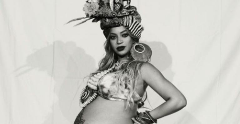 Grávida de gêmeos, Beyoncé faz chá de bebê com temática africana