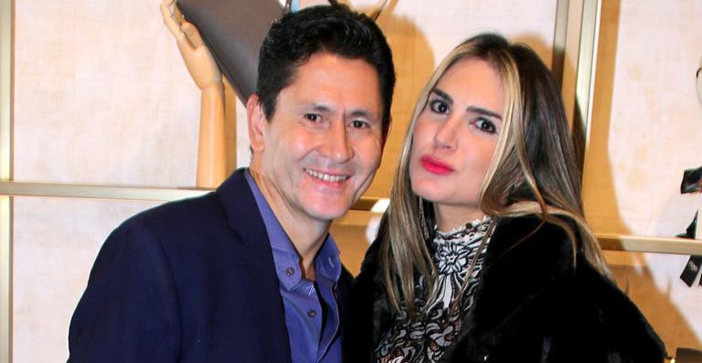 Cantor Gian assume namoro com Barbara Brum