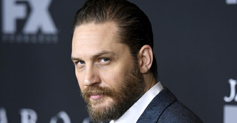 Tom Hardy lança campanha para arrecadar dinheiro para vítimas de atentado