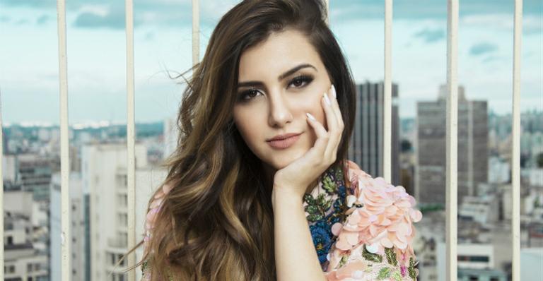 Sofia Oliveira lança EP ‘Garotas Não Mordem’