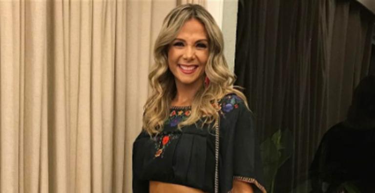 Carla Perez anuncia o fim de seu programa na TV