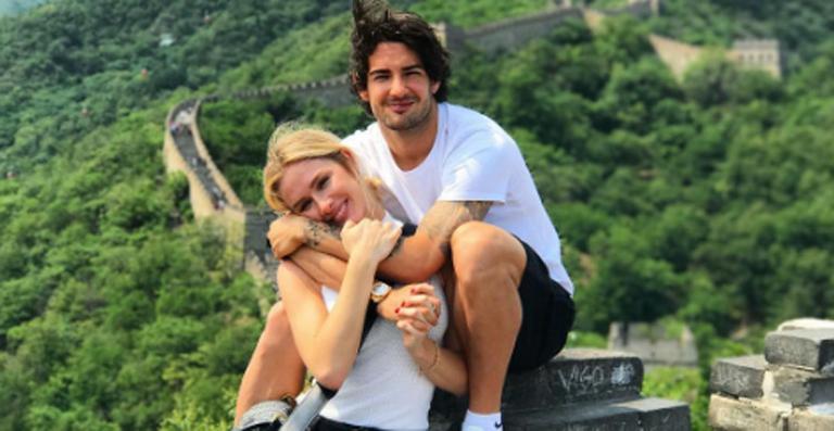 Fiorella Mattheis visita a Muralha da China com Alexandre Pato