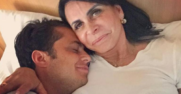 Gretchen completa 58 anos e ganha declaração de Thammy: “Amor da minha vida”