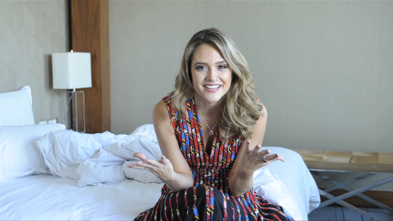 Juliana Paiva revela seu caminho para felicidade