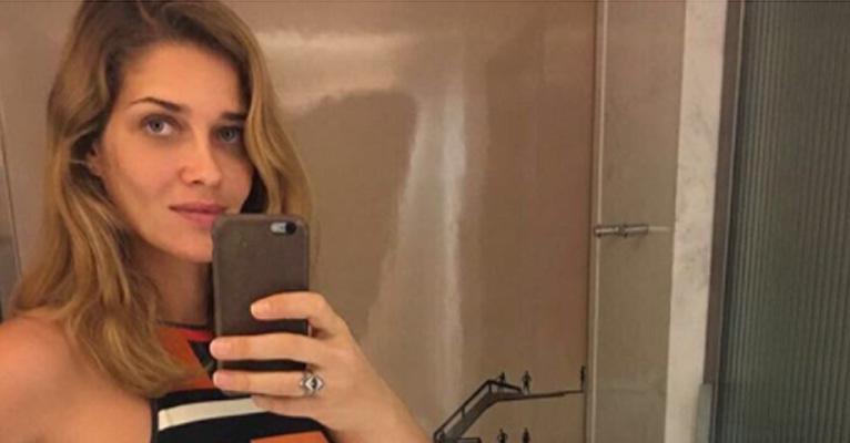 Ana Beatriz Barros revela que está grávida e mostra barriguinha: “O melhor presente”
