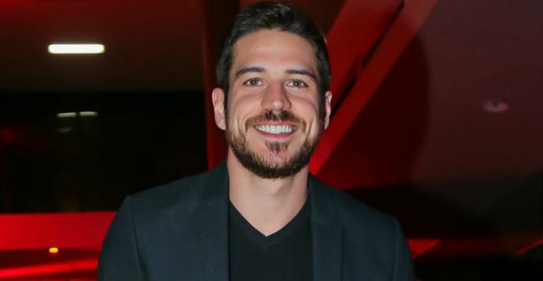 Marco Pigossi prestigia lançamento especial