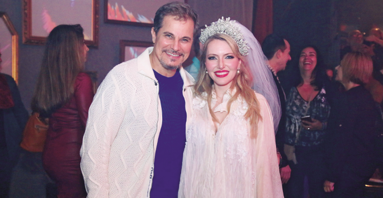 Edson Celulari prestigia a amada, Karin Roepke