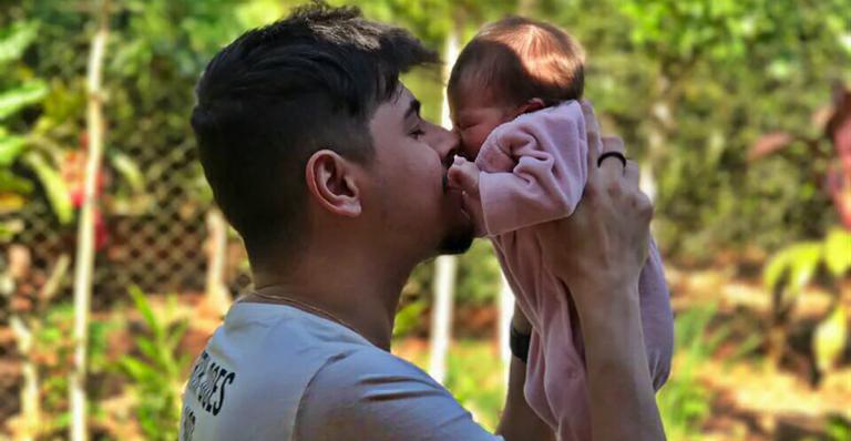 Pai de primeira viagem, Cristiano se derrete por Pietra: “Cada segundo é mágico”