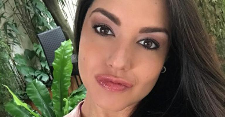 Thais Fersoza posa estilosa e brinca sobre gravidez: “Barriga pontuda de menino”