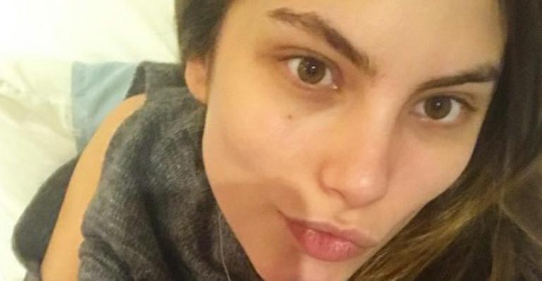 Bruna Hamú mostra o filho mamando em seu peito: “AMAmentar”