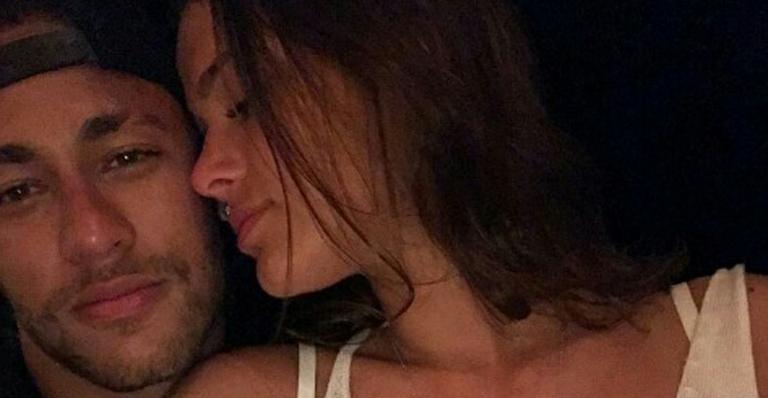 Bruna Marquezine revela qual peça íntima de Neymar costuma usar para dormir