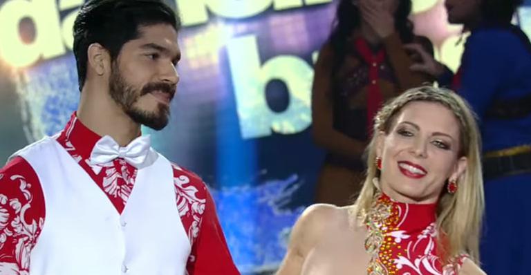 Sheila Mello é eliminada do ‘Dancing Brasil’ após desmaio e lamenta: ‘As coisas não saíram bem como a gente queria’