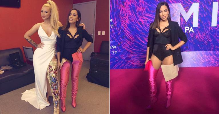 Poderosa! Anitta usa bota de R$ 11 mil com salto de quase 13 centímetros