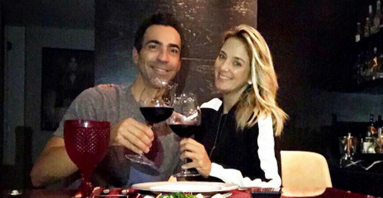 Cesar Tralli mostra aliança de noivado com Ticiane Pinheiro: “Vida”