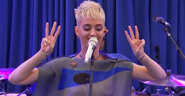 Katy Perry faz próprio ‘Big Brother’ para divulgar novo álbum enquanto Taylor Swift tenta boicote