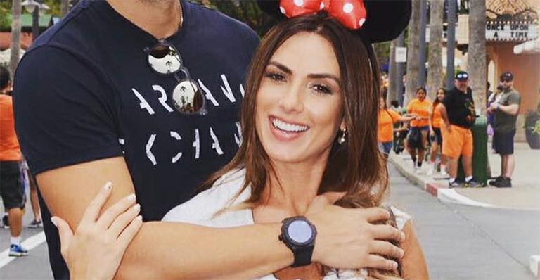 Feliz da vida, Nicole Bahls antecipa Lua de Mel com o noivo na Disney