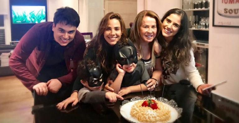 Zilu festeja seu aniversário com os filhos e os netos