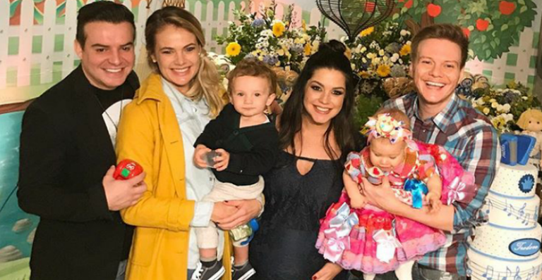 Thais Fersoza e Michel Teló fazem chá de bebê para Teodoro