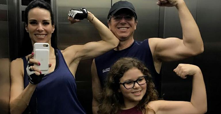 Ana Furtado malha com Boninho e a filha Isabella: “Família que treina unida é muito mais forte”