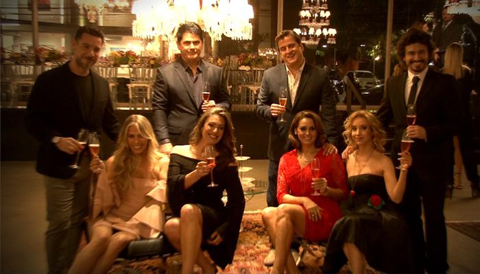 Estrelas comemoram dia dos namorados em jantar vip