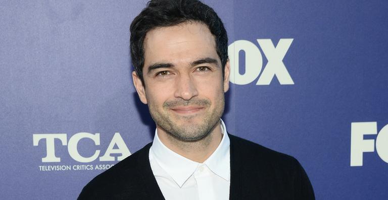 Alfonso Herrera mostra vídeo dos primeiros passos do filho