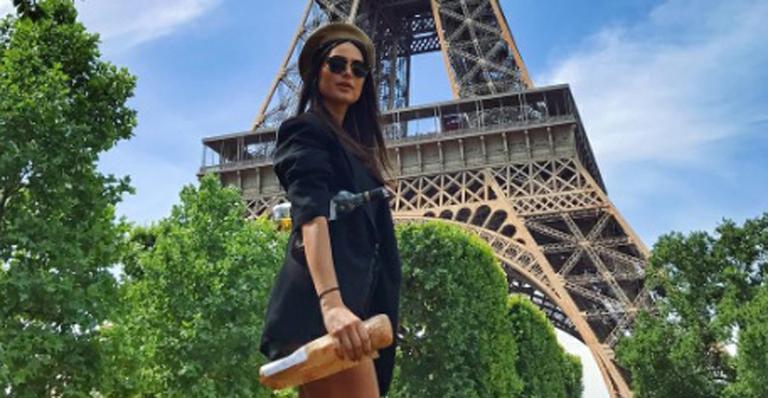 Em Paris, Thaila Ayala reclama do mau cheiro dos franceses: “Fedem muito”